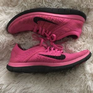 ✨Nike Free Runs✨